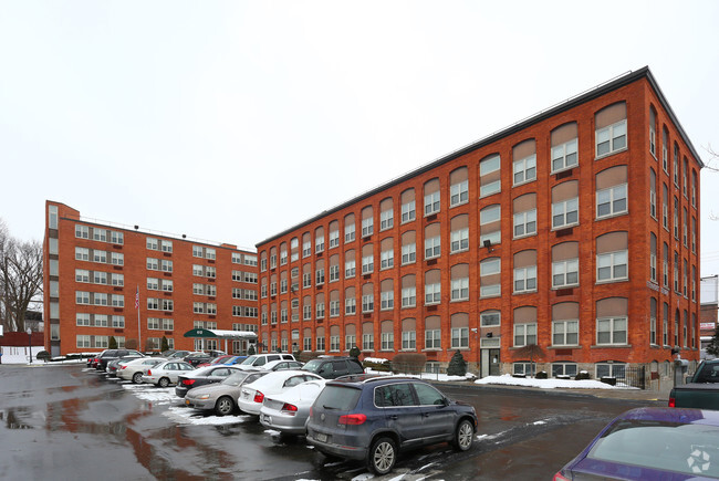 Building Photo - Steinhorst Square Apartments