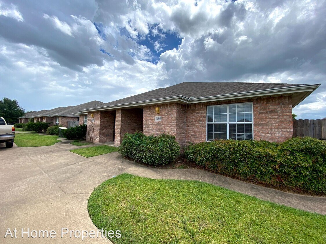 Foto principal - 3 br, 2 bath House - 2316 Pronghorn Lane
