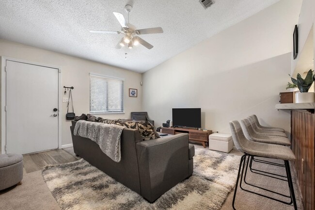 Foto del edificio - 2203 Sandpiper St