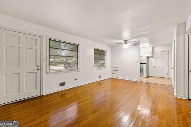 Foto del edificio - 606 Sycamore Dr