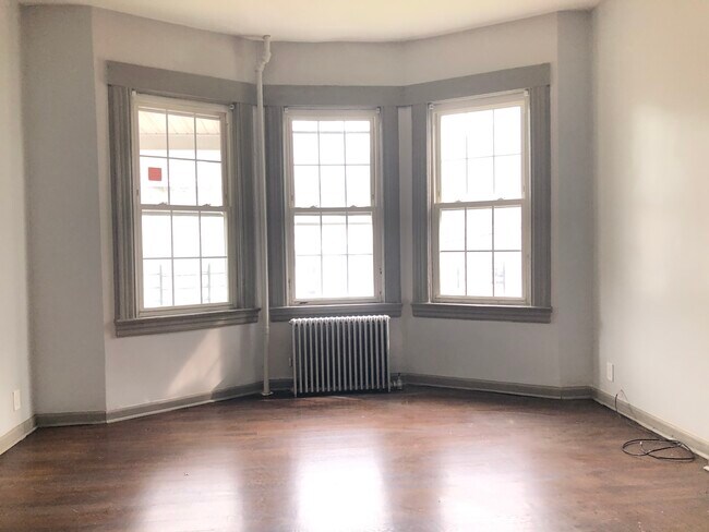 Building Photo - 13 Bayside Pl