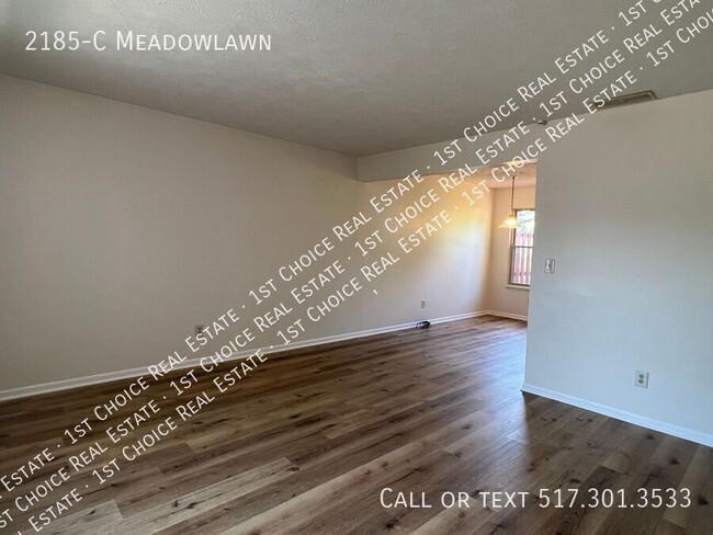 Building Photo - 2185-C Meadowlawn-