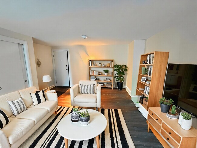 Building Photo - 16 Chester St