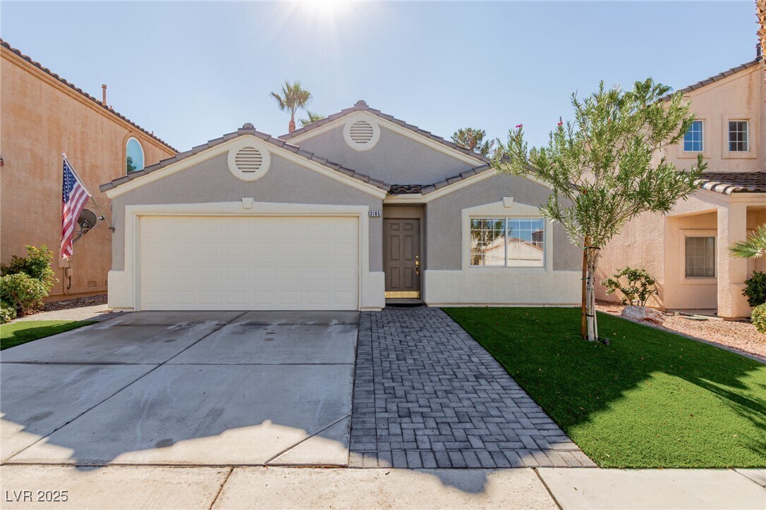 Foto principal - 3185 Dancing Hills Ave