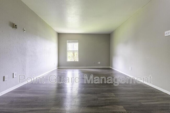 Foto del edificio - 4562 West Kiest Boulevard - 2061