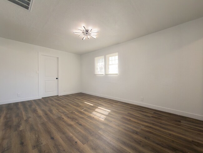 Foto del edificio - 612 Atwood Ave