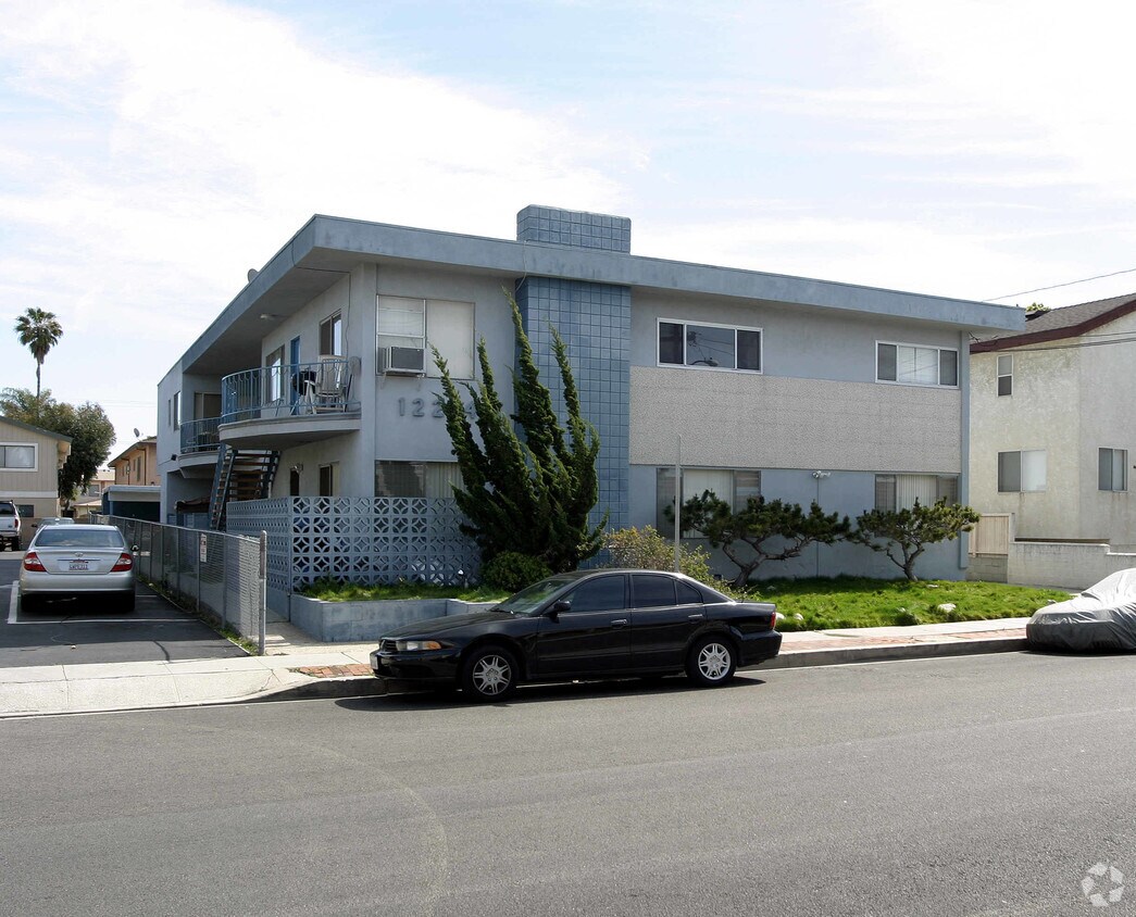 Building Photo - 12214 Manor Dr