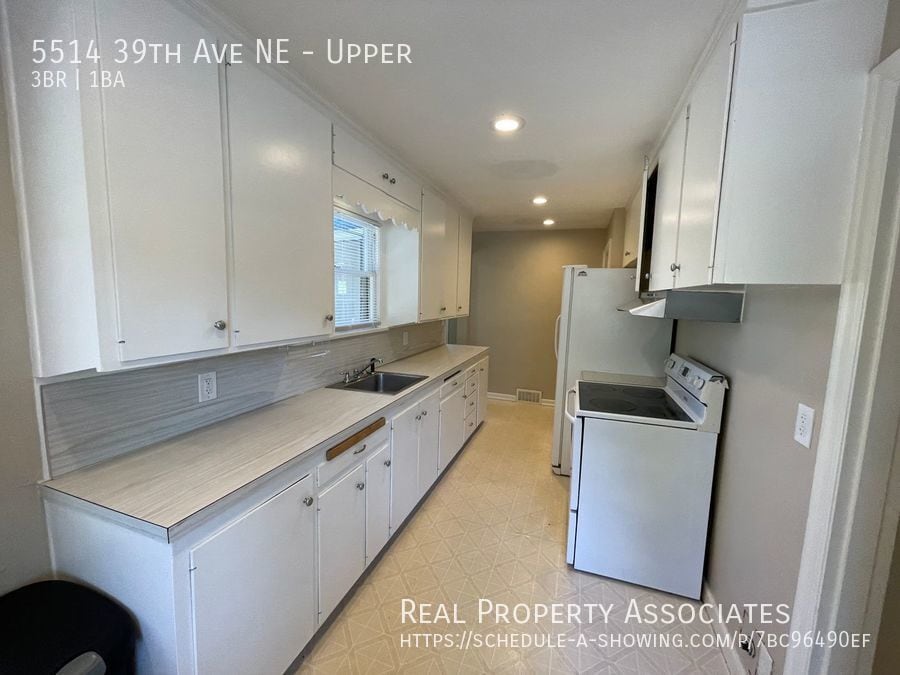 Primary Photo - 5514 39th Ave NE