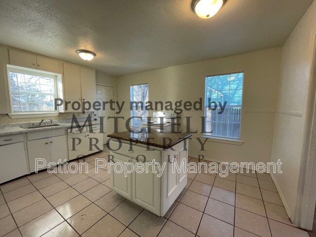 Building Photo - 1209 SW 20th Ave
