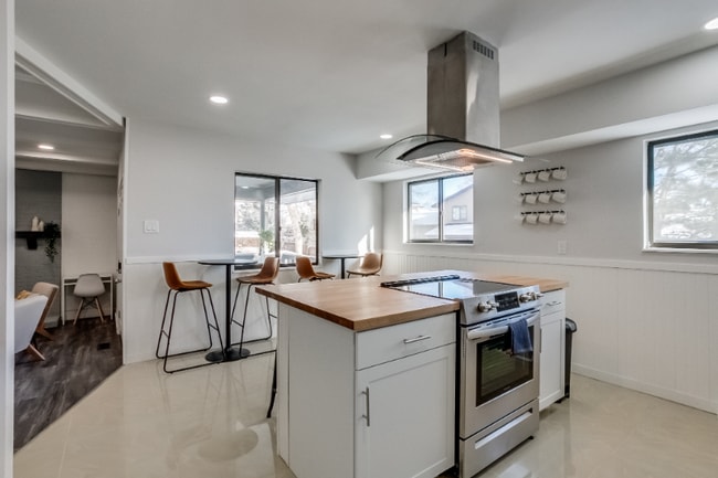 Foto del edificio - 13489 W Auburn Ave