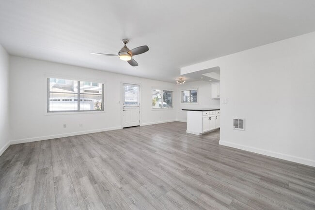 Building Photo - 403 38th St