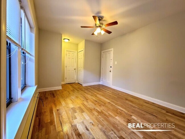 Building Photo - 0 bedroom in CHICAGO IL 60657