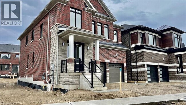Building Photo - 44 Blackburn St