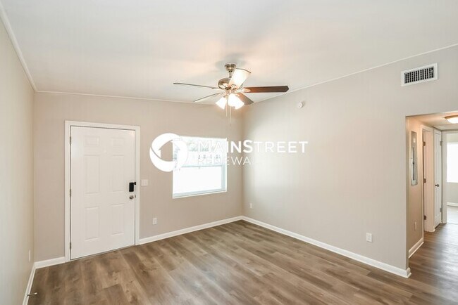 Foto del edificio - 3 Bedroom Pet-Friendly Home in Jacksonville, FL with Main Street Renewal