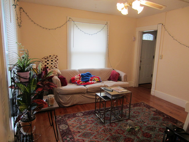 Living room - 1330 Vermont St