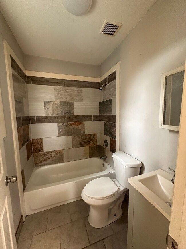 Foto del edificio - 3721/3727 Ogg Ave Brunswick