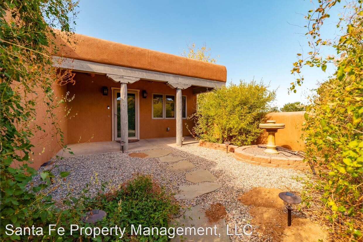 Primary Photo - 3 br, 2 bath House - 115 Jornada Loop