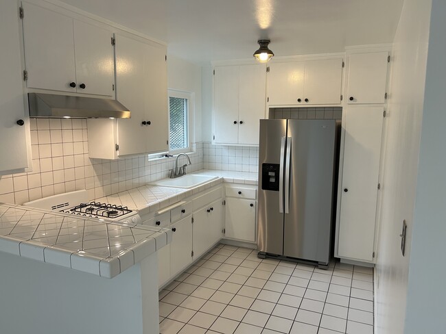 Building Photo - 2206 Echo Park Ave