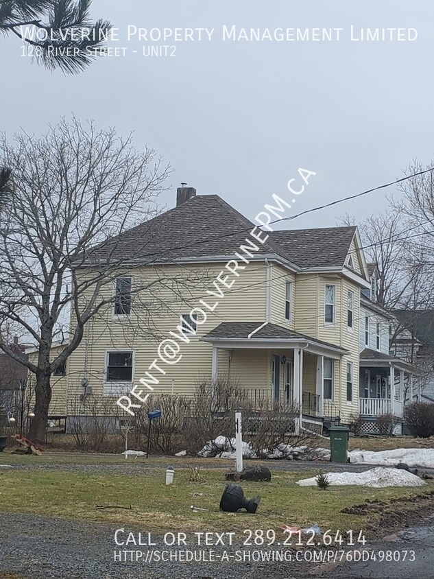 Photo principale - Backing onto the bluffs above the river