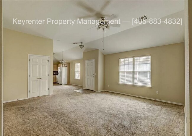 Foto del edificio - Gorgeous 3 bedroom 2 Bath and 2 Car Home in the Heart of Yukon