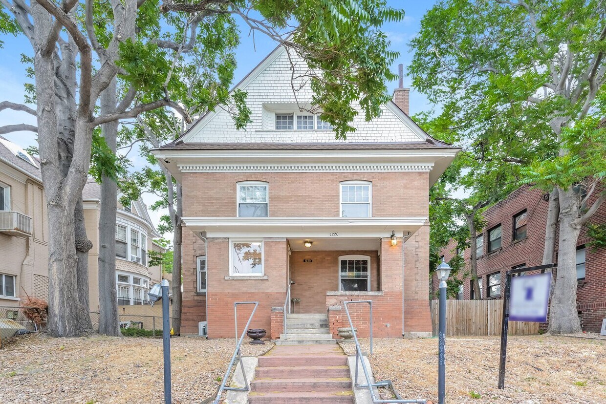 Primary Photo - 1220 N Corona Street