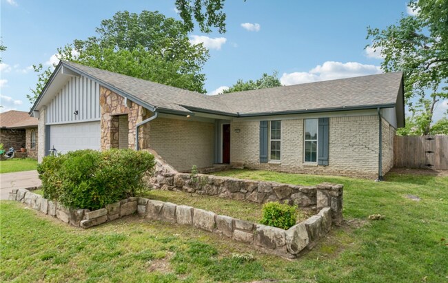 Building Photo - 3 Bed / 2 Bath in Central Tulsa!