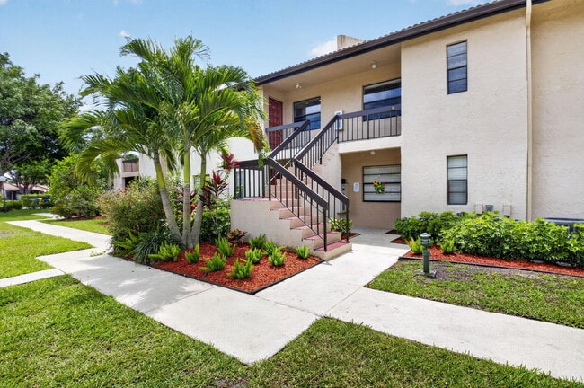 Building Photo - 9299 Vista Del Lago