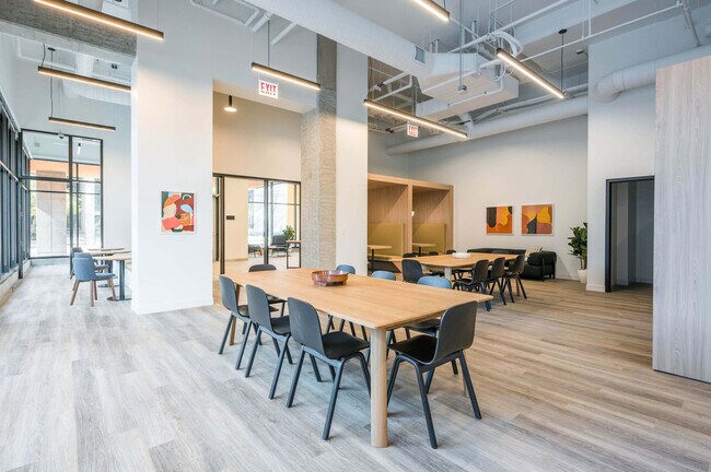 Foto del edificio - 853 W Blackhawk St