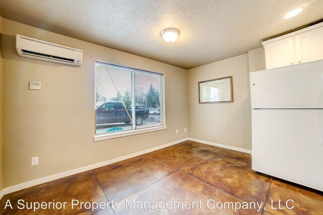 Foto del edificio - 728 NW Newport Ave