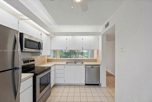 Foto del edificio - 2761 Village Blvd