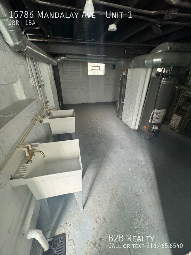 Foto del edificio - 15786 Mandalay Ave