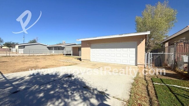 Foto del edificio - 16042 Smoke Tree St
