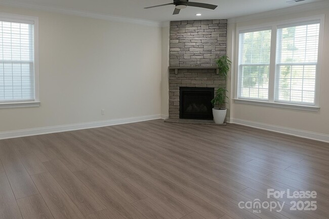 Building Photo - 1058 Thoroughbred Dr.