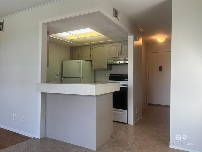 Foto del edificio - 2065 Sea Cliff Dr N