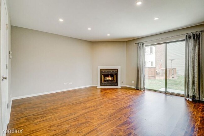 Building Photo - 281 E Forest Knoll Dr