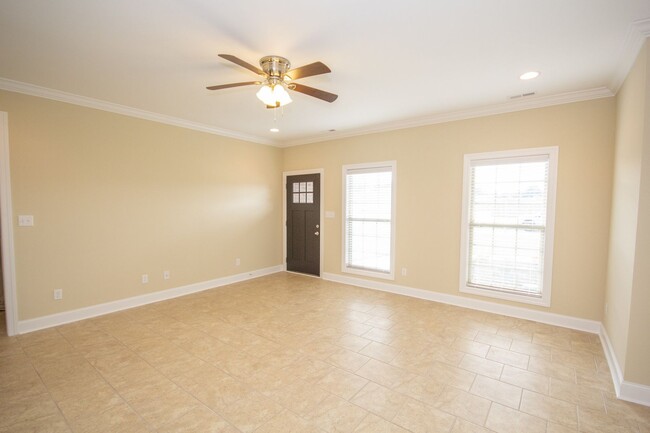 Building Photo - Home in Athens City! *HANDICAP ACCESSIBLE*