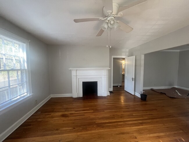 Foto del edificio - Quaint Two Bedroom Available NOW