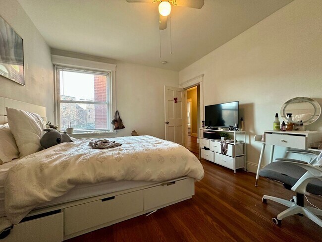 Foto del edificio - BROOKLINE 6 BED/3 BATH NEAR B.U. AVAILABLE ANY TIME FROM NOW - JAN 1ST, 2026