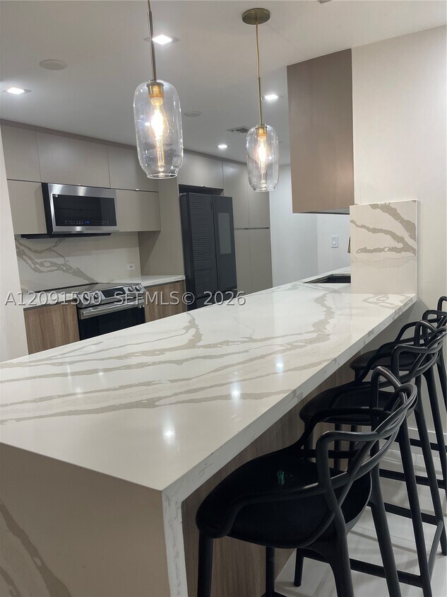 Foto del edificio - 3000 NE 188th St
