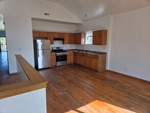 Building Photo - 1259 S Kolin Ave