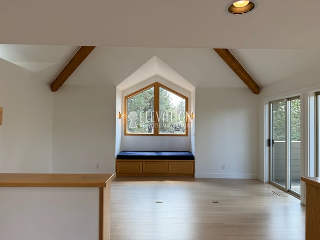 Foto del edificio - 5BR / 3.5BA Forest Retreat in NW Bend with ADU included