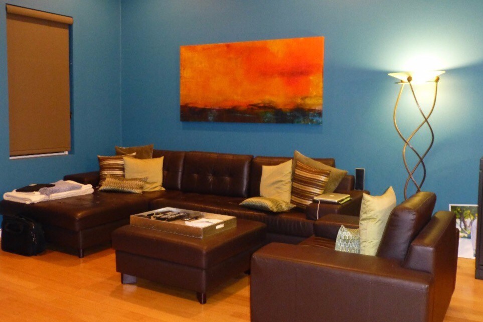 living space - 3636 Jasmine Ave