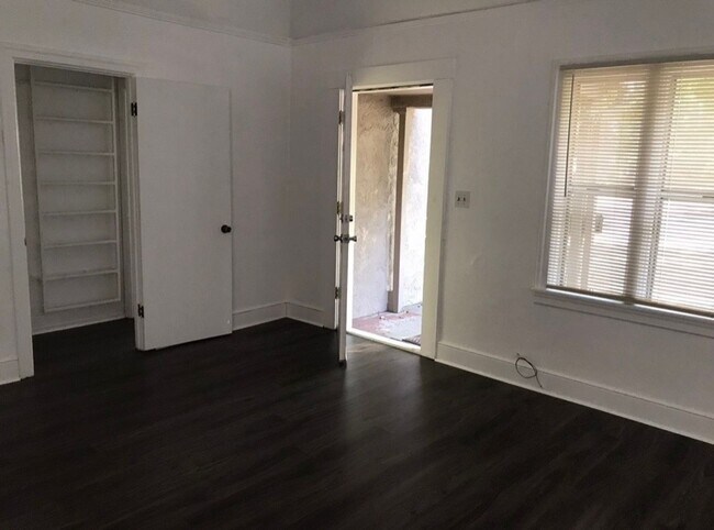 Building Photo - 3bd 2 ba home, great location