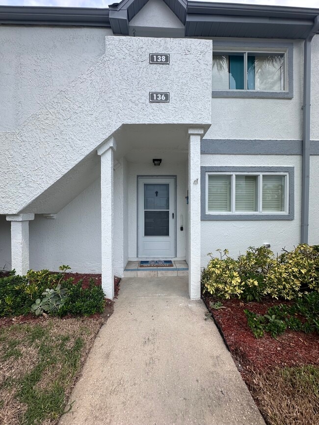 Building Photo - 136 Beach Park Ln