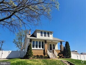 Building Photo - 114 Ferndale Rd