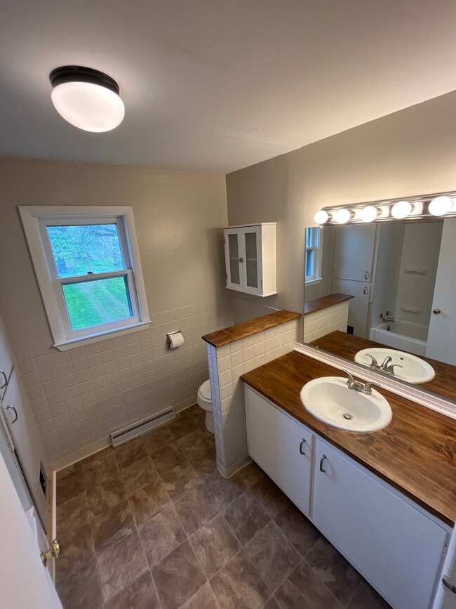 Full bathroom - 416 William St