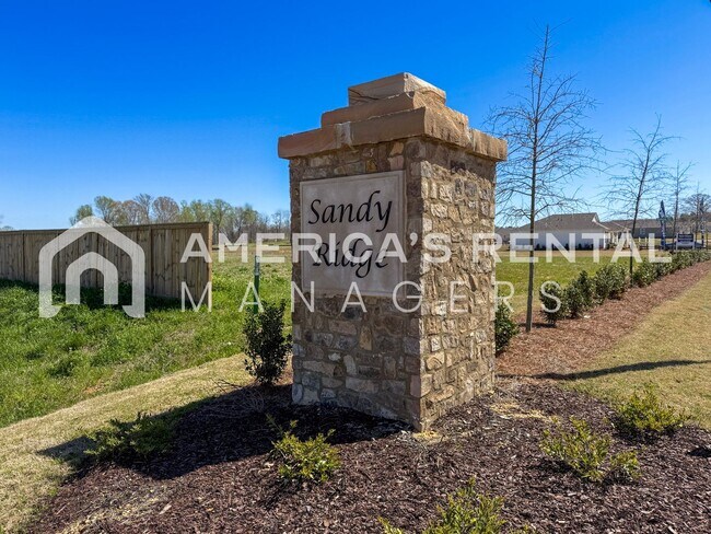 Foto del edificio - Modern 2 Bed, 1 Home in Sandy Ridge! Available to View Now!!!