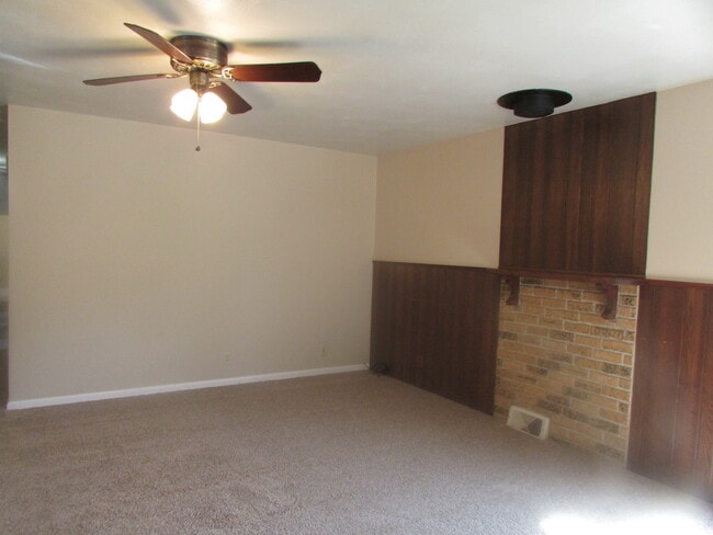 Foto del edificio - 3 BED | 2 BATH | CARPORT | WEST RAPID