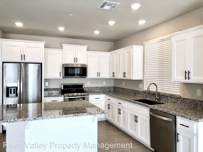 Building Photo - 3 br, 2 bath House - 4425 Bonneville circle