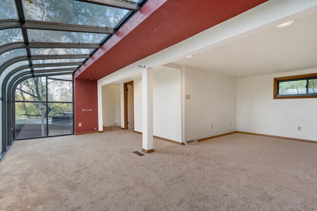 Building Photo - 740 Olivant Plz